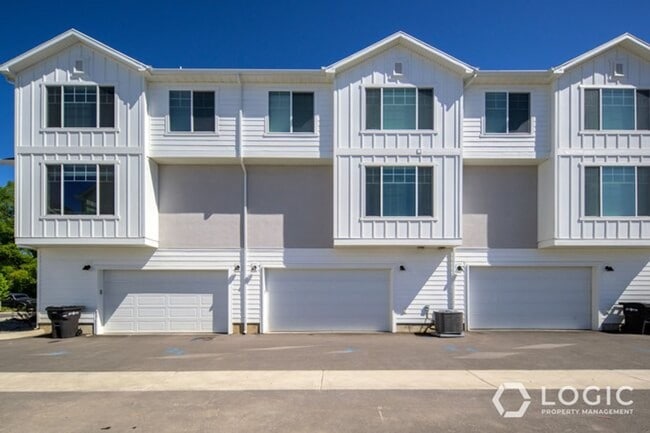 Building Photo - 688 E 500 S