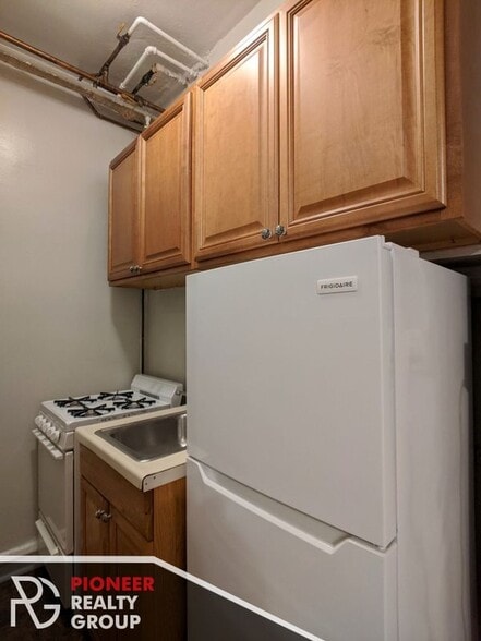 Building Photo - 2827 N Burling St