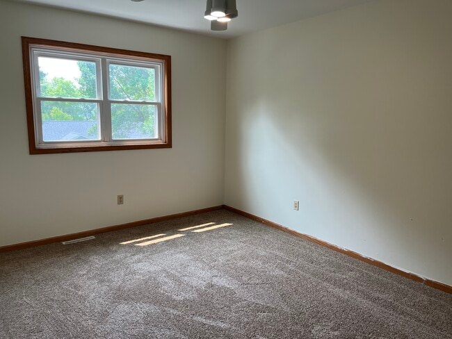 Building Photo - 5849 Oxbow Bend