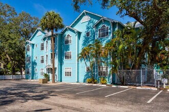 Building Photo - "Charming 2-Bedroom Haven in Heart of Tampa with Modern Comforts – 897 Sq Ft of Cozy Living!"