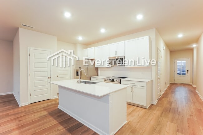 Building Photo - 656 Shoemaker Ln