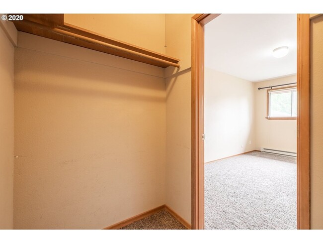 Building Photo - Great Condo in NE Portland - Irvington!