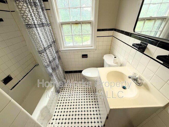 Building Photo - 347 Martingale Ave