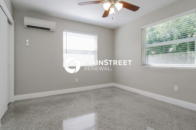 Building Photo - 3 Bedroom Pet-Friendly Home in Hollywood, ...