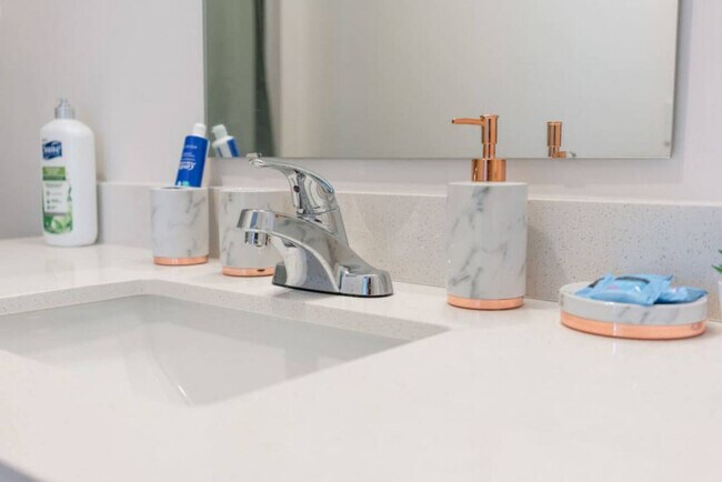 Building Photo - 5775 Sunrise Wy