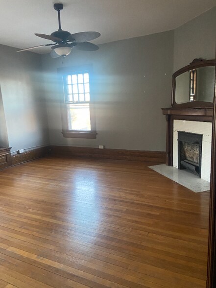 Primary Photo - 283 Park Ave W