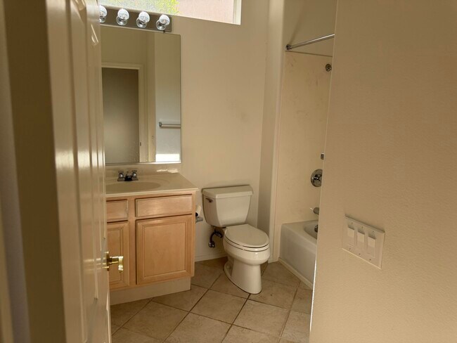 Building Photo - 78655 Golden Reed Dr