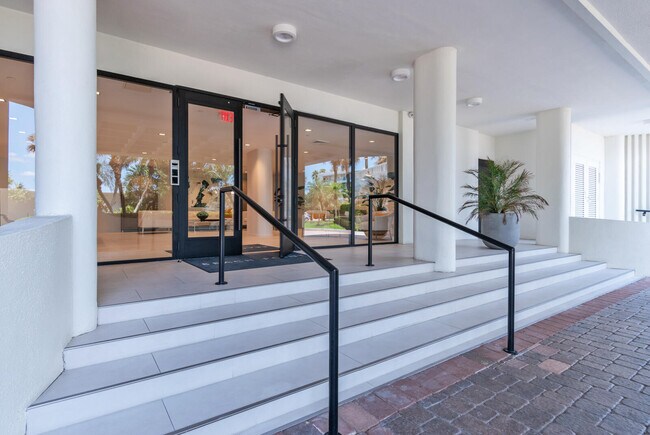 Building Photo - 2660 S Ocean Blvd