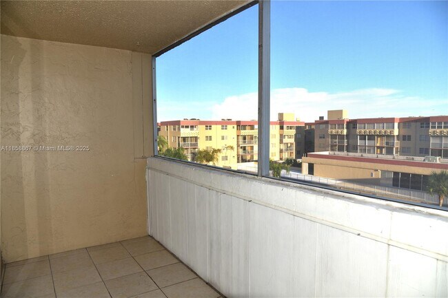 Building Photo - 404 NW 68th Ave