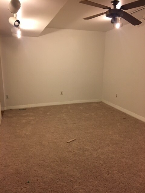 Building Photo - Two Bedroom One and Half bath home in Scot...