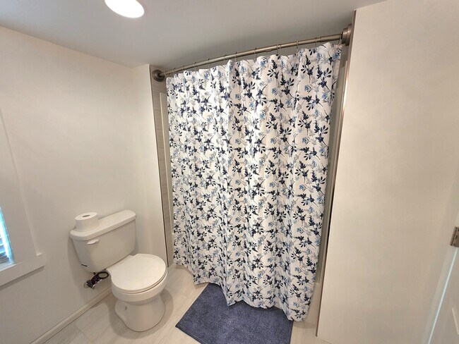 Building Photo - 2216 Grand Ave