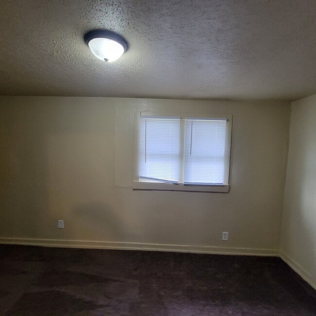 Building Photo - Northwest side 3 bedroom