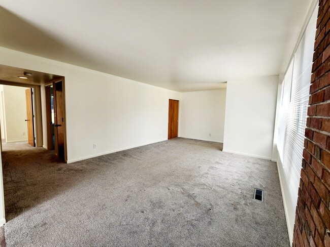 Building Photo - Drummond Flats