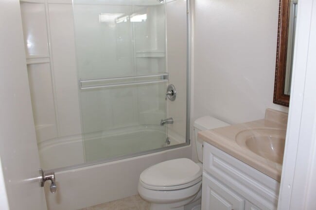 Building Photo - 55+ Senior Community 2Bed/1Bath in Costa Serena Oceanside~ Mira Pacific