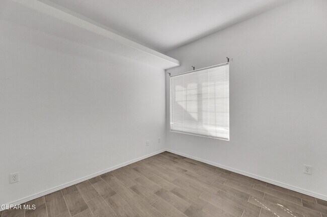 Building Photo - 657 Bariloche Dr