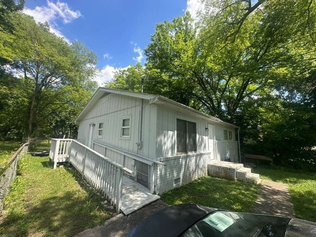 Building Photo - 533 Branham Ave SW