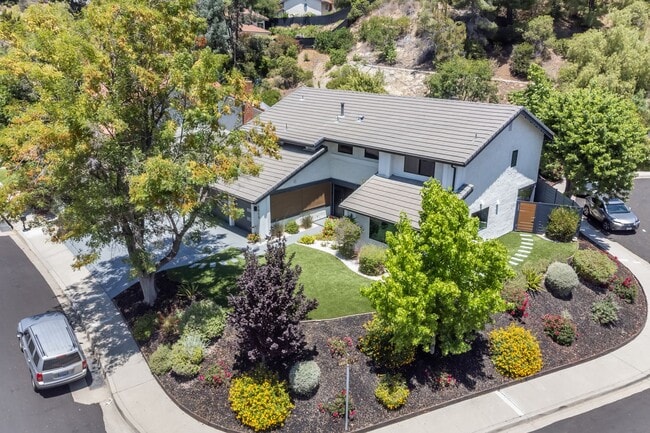 Building Photo - Hidden Jewel in Westlake Village