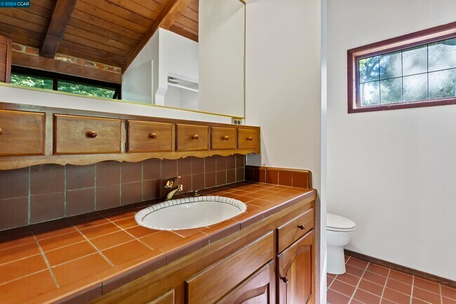 Building Photo - 10 El Rincon