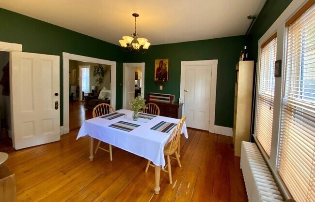 Building Photo - 4295 Washington St