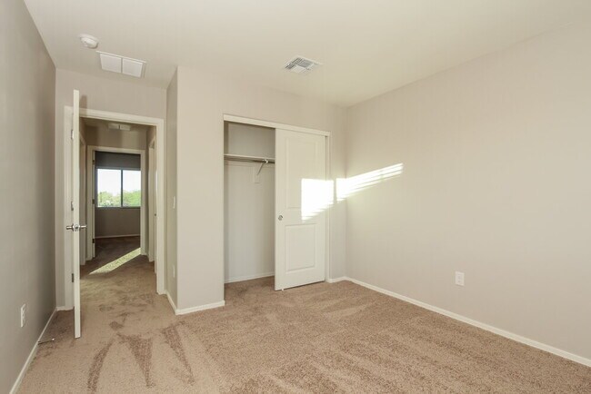 Building Photo - 7084 S Victor Dr