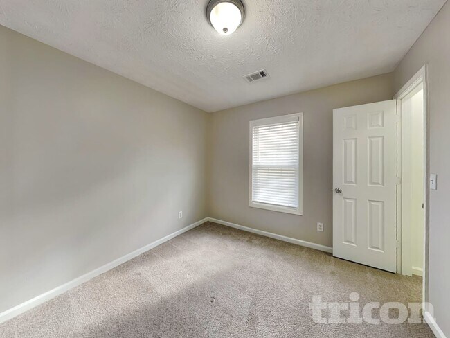 Building Photo - 2725 Archer Way