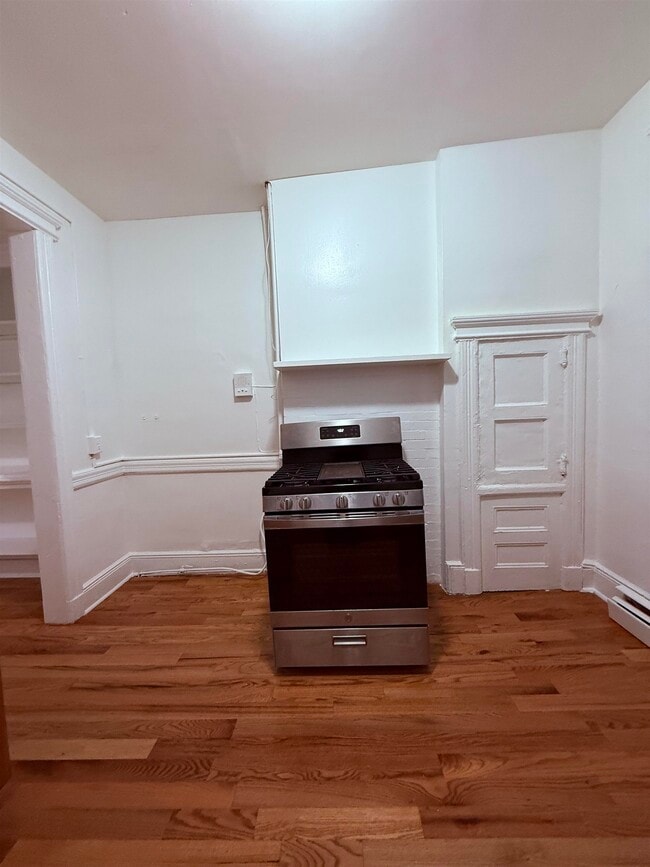 Building Photo - 110 Duncan Ave