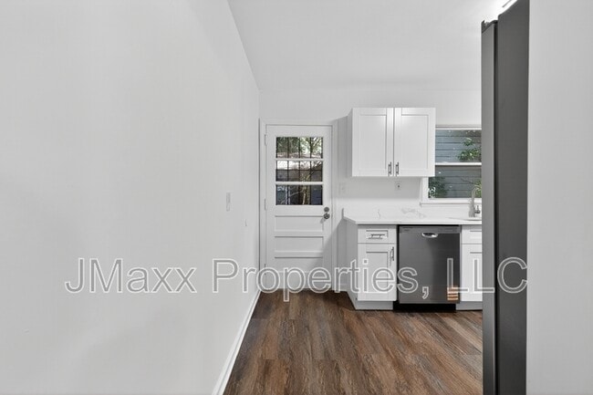 Building Photo - 2036 McPherson Dr