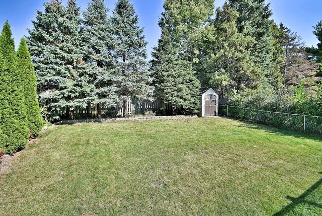 Building Photo - 714 N Lakeside Dr