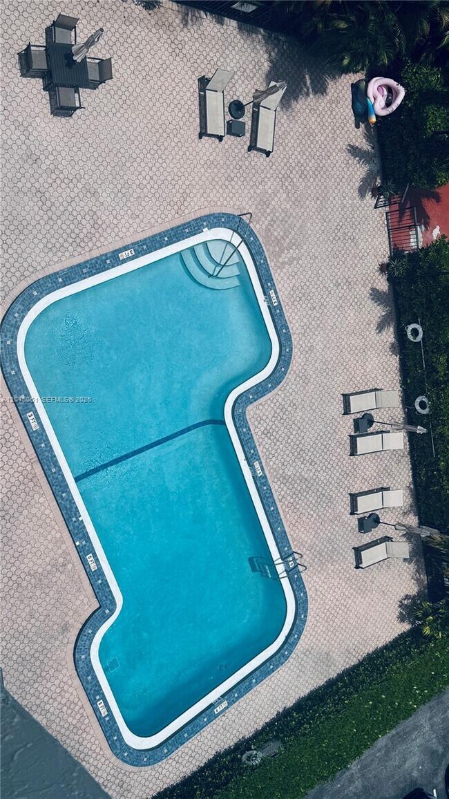 Building Photo - 1440 Brickell Bay Dr