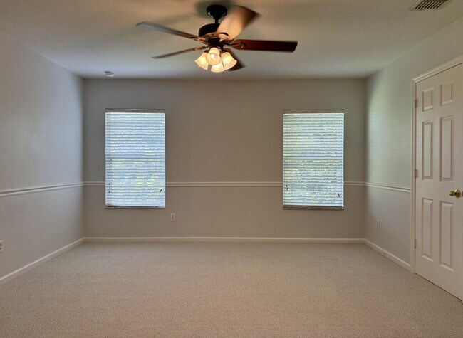 Building Photo - 823 Pine Pointe Ln