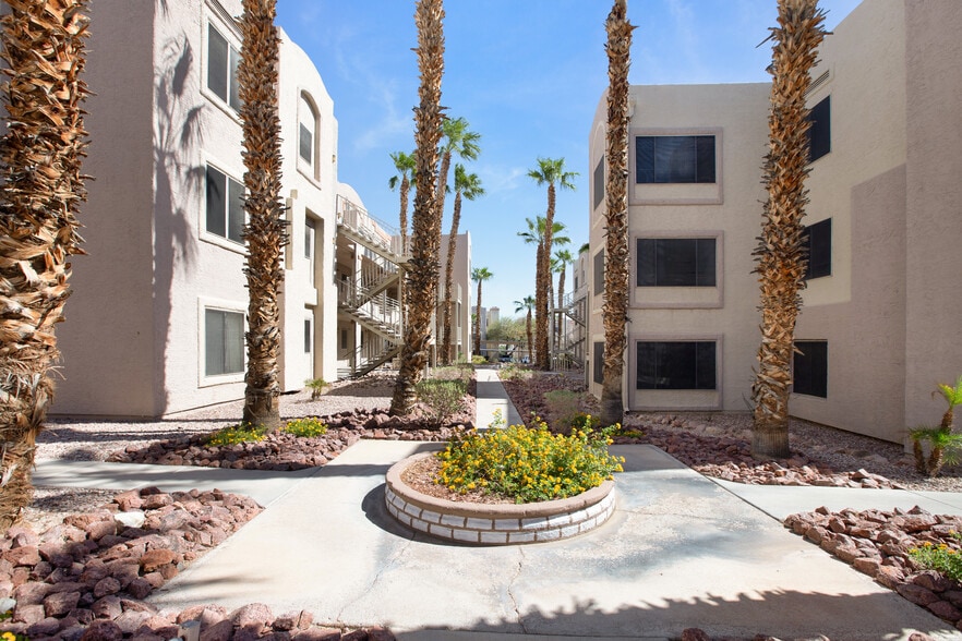 Building Photo - 2076 Mesquite Ln