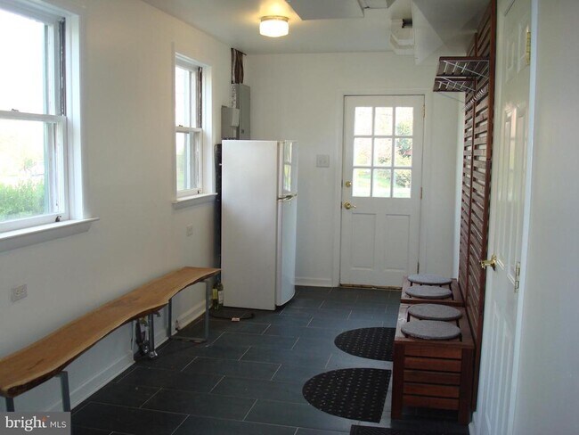 Building Photo - 1346 Faucett Dr