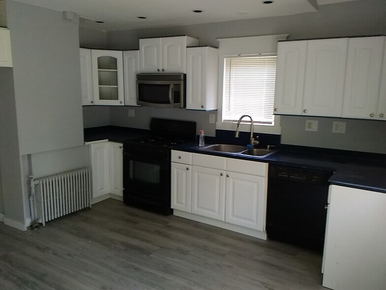 Building Photo - 12 Orchard St