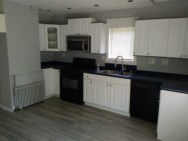 Building Photo - 12 Orchard St