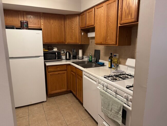 Building Photo - 1477 E Winslowe Dr