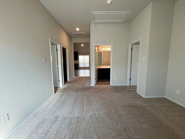 Building Photo - 295 Rimrock Ct
