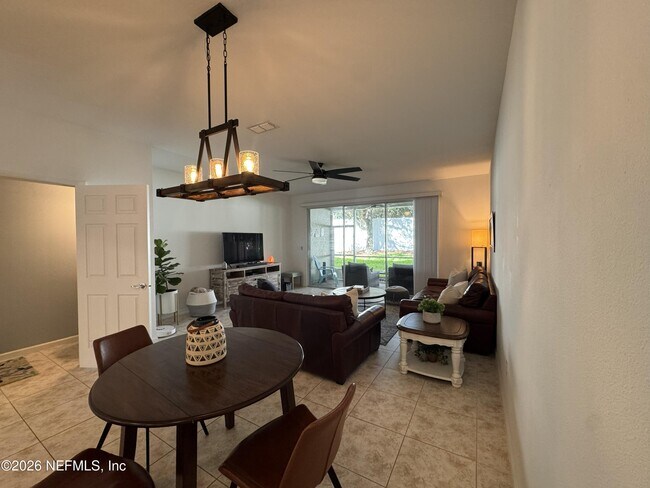 Building Photo - 6789 Roundleaf Dr