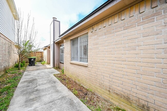 Building Photo - 7918 Chancel Dr