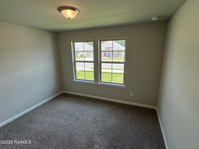Building Photo - 226 Sidney Oaks Dr