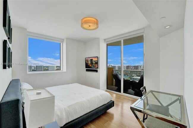 Building Photo - 17875 Collins Ave