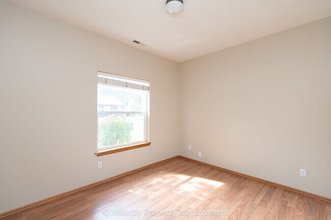 Building Photo - Charming Single Level Home!