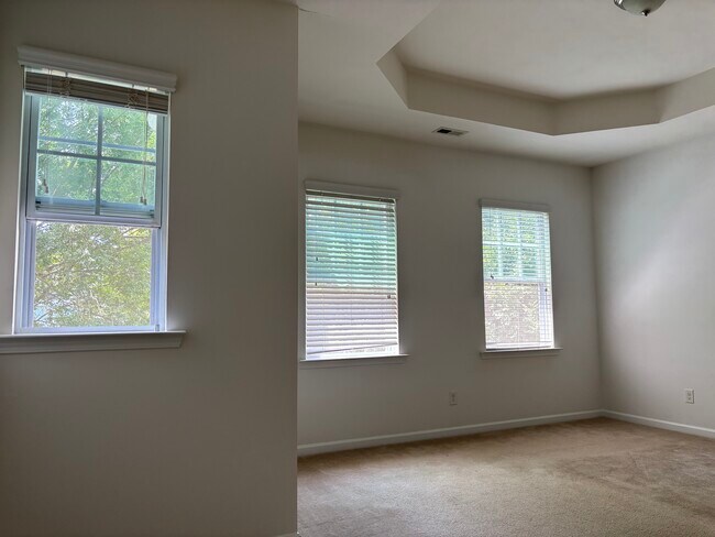 Building Photo - 10519 Royal Winchester Dr