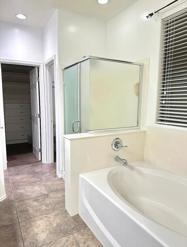 Building Photo - 7706 S 24th Dr