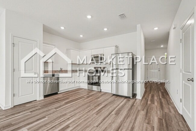 Building Photo - 11890 Sylvia St