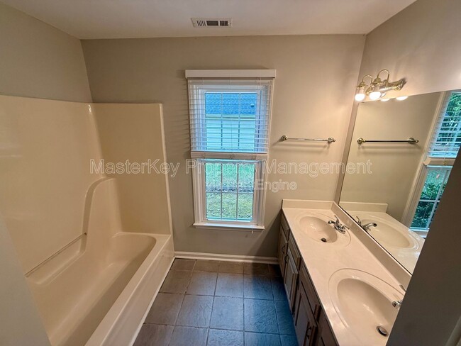 Building Photo - 103 Miramar Ct