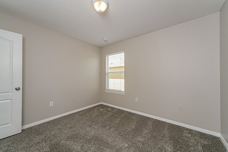 Building Photo - 4004 Pemberly Pines Cir