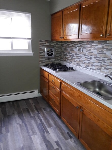 Kitchen - 180 Littleton Rd