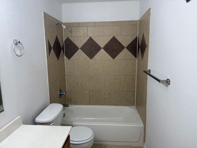 Building Photo - 4100 Elms Run Cir