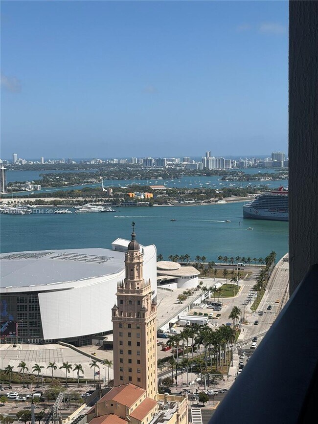 Building Photo - 121 NE 5th St