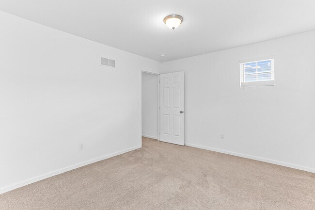 Building Photo - 286 Springview St
